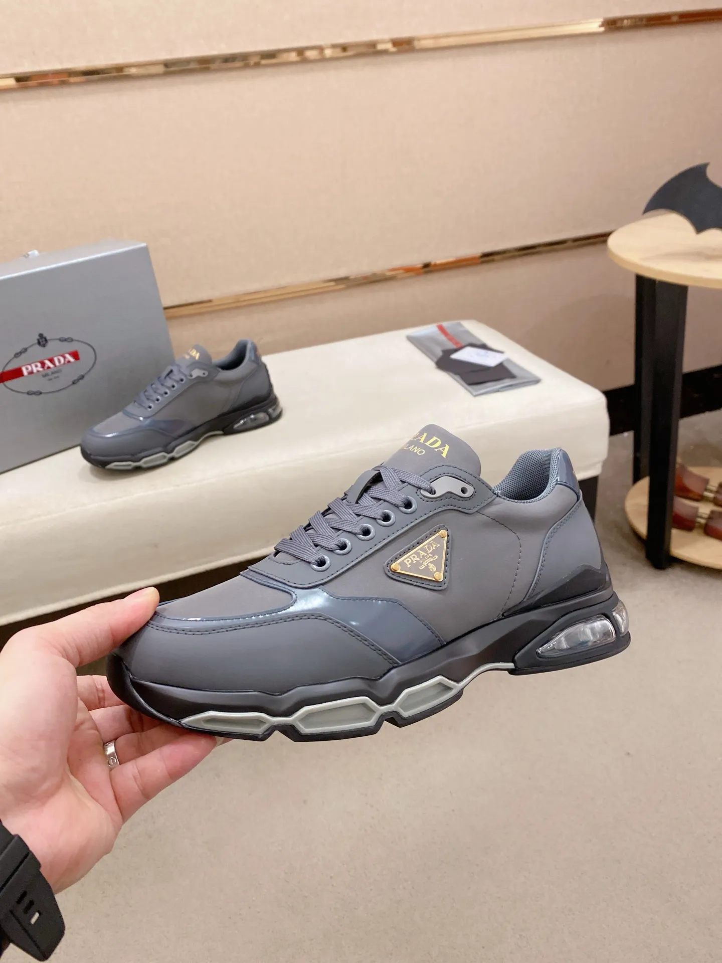 Factory price 640💰 ✔️✔️✔️Higher version High-quality new PRADA (Prada) counters are on the market at the same time. New men's shoes, 😘fabrics imported first-layer cowhide with waterproof materials, purely handmade. Lining: Full cowhide lining. 👍🏿 High-end ☄️ air-cushion molded anti-slip rubber outsole, exquisite lines, simple and elegant, comfortable and high-end for leisure travel. Code number: 38 to 45